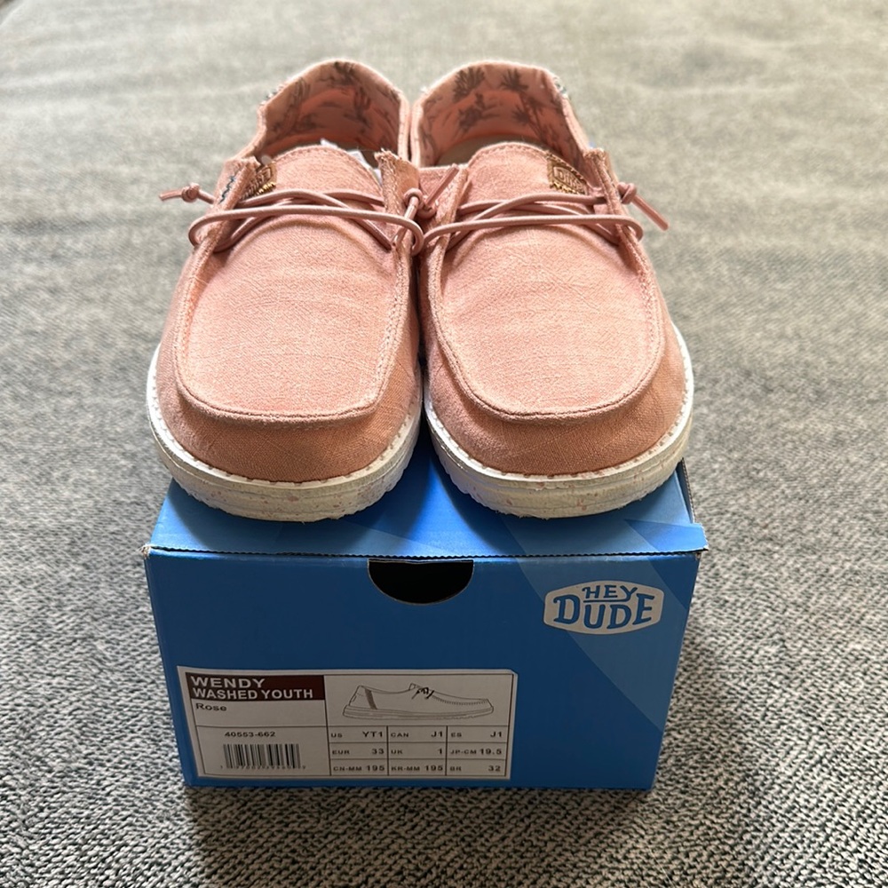 Girls size 1 Wendy Hey Dude